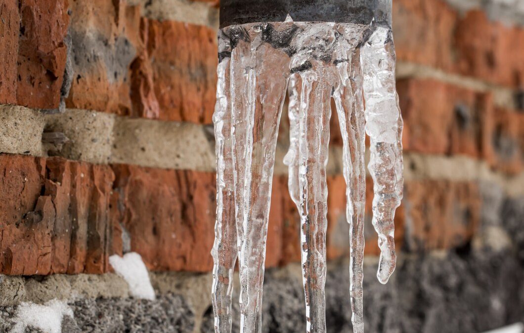 Easy Steps to Stop Water Damage from Frozen Pipes